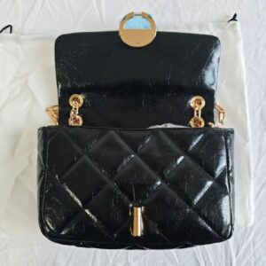 Bandolera Acolchada Negra con Cadena Dorada